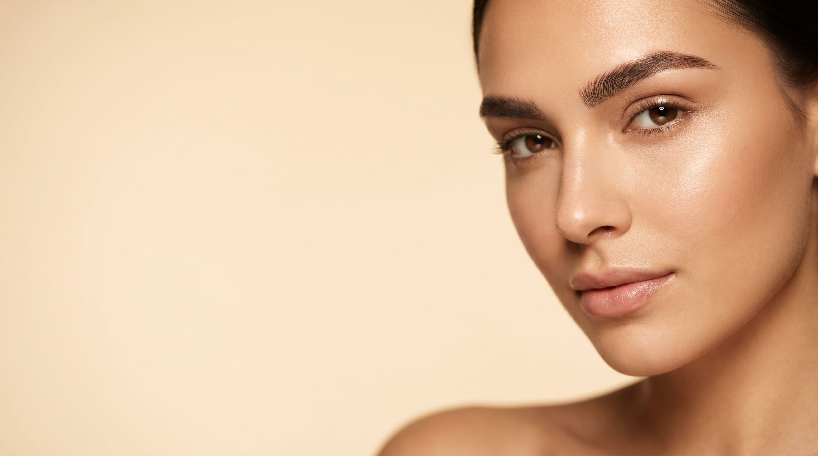 A woman with flawless, perfectly shaped eyebrows